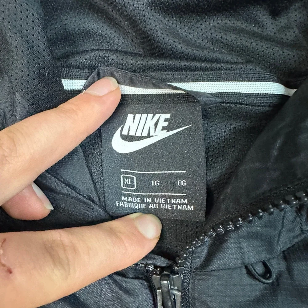 Nike Mens Sportswear Windrunner Hooded Jacket Black White Grey XL AR2191-011